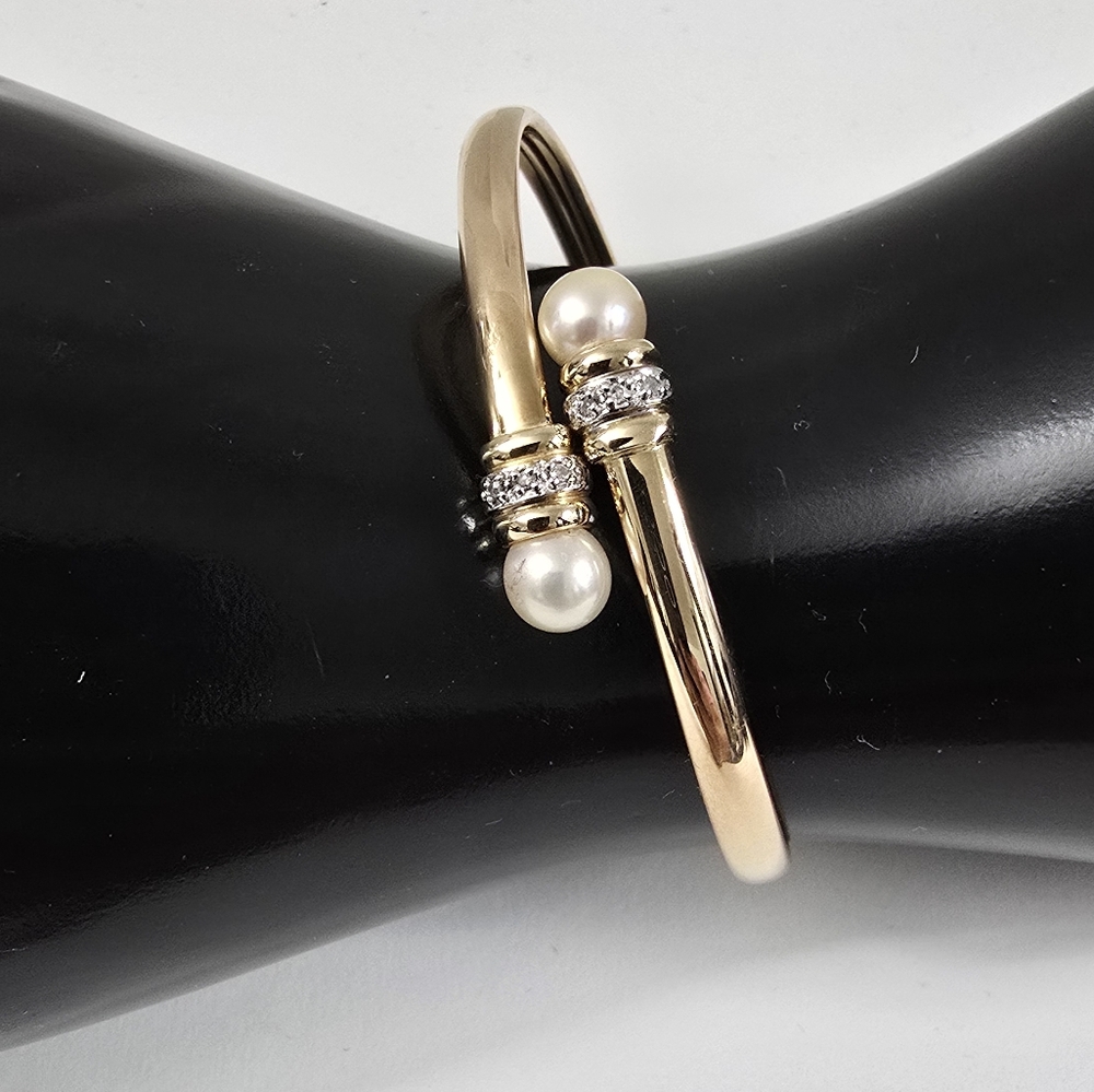 10K Gold And Diamond Crossover Bangle